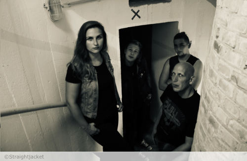Bild: Straitjacket